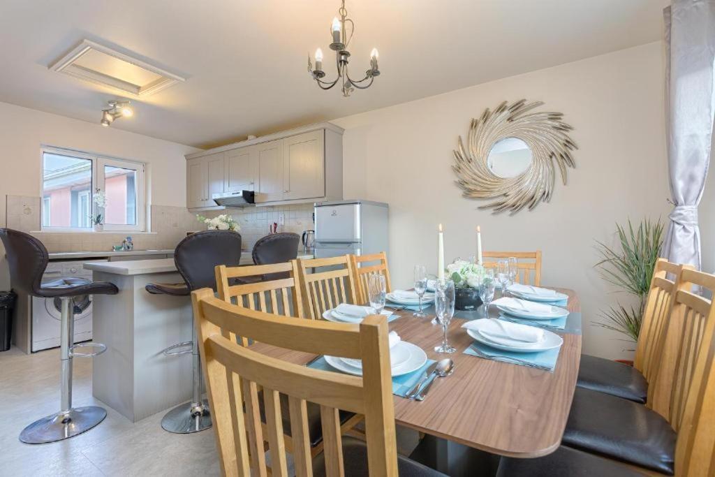 Town Square Townhouse - Best Location In Galway Exterior photo